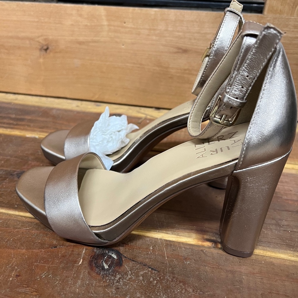 Worn once Naturalizer heels